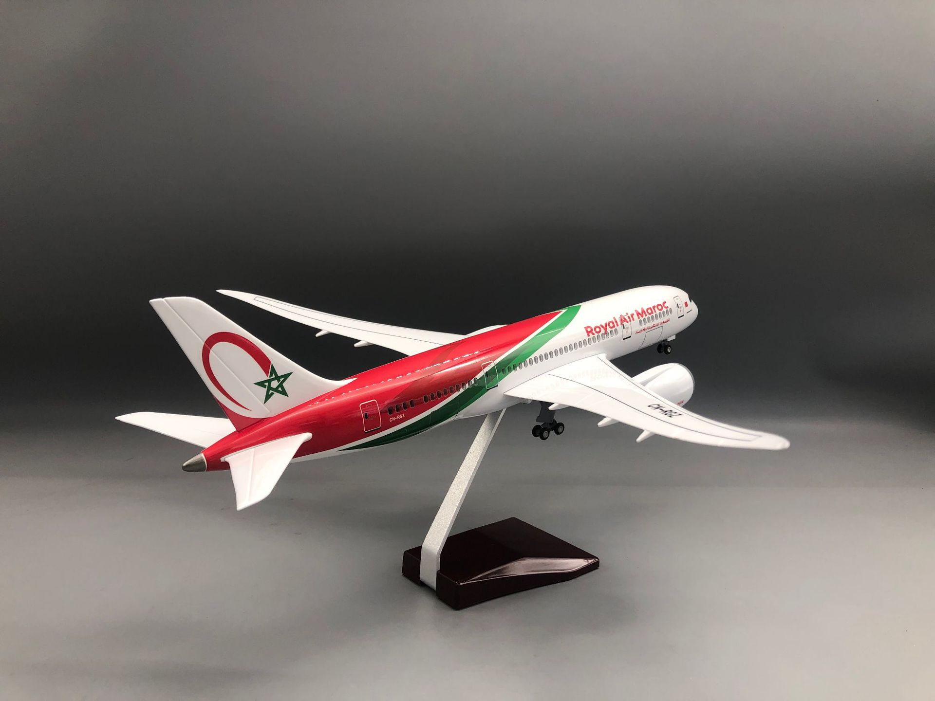 Modelo de Avião Royal Air Maro - Office Technologies avaliação e preço