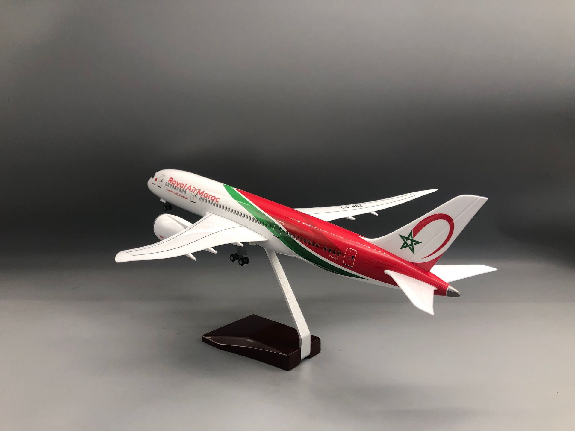 Modelo de Avião Royal Air Maro - Office Technologies avaliação e preço